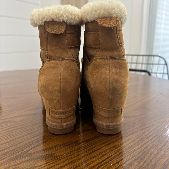 Sorel boots - Picture 2 of 6